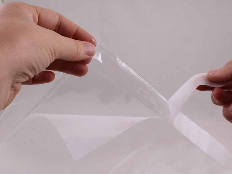 samolepicí proužek - uzávěr transportní obálky