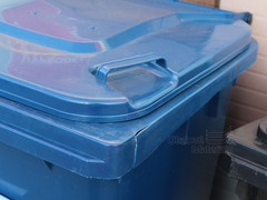 Plastová popelnice 240 l, modrá barva, s kolečky - 2. jakost