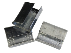 Spony na vázací pásky plechové, šíře 16-19 mm, balení 1500 ks