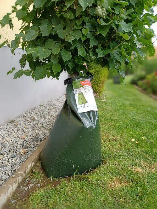 Zavlažovací vak ke stromu, objem 75 l